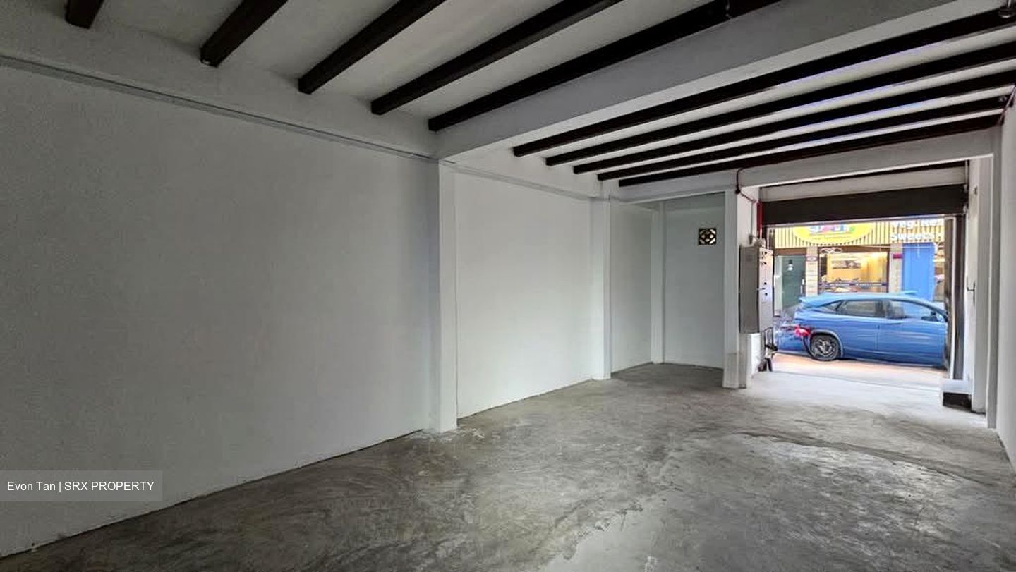 Upper Dickson Road (D8), Retail #569605181
